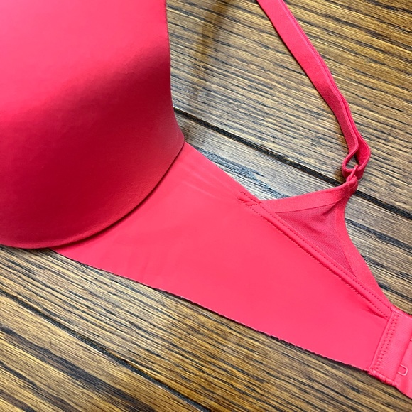 Maidenform Dreamwire T Shirt Bra, Padded, Underwire, Red, 34D, DM2300 - Picture 7 of 7